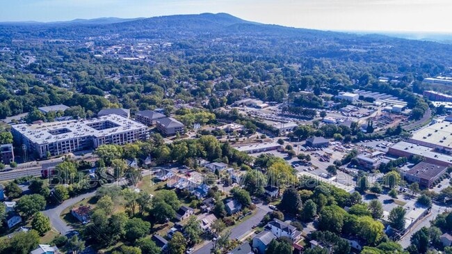 Building Photo - 1000 Monticello Rd