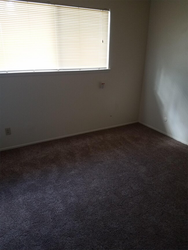 Building Photo - 2100 Celeste Dr