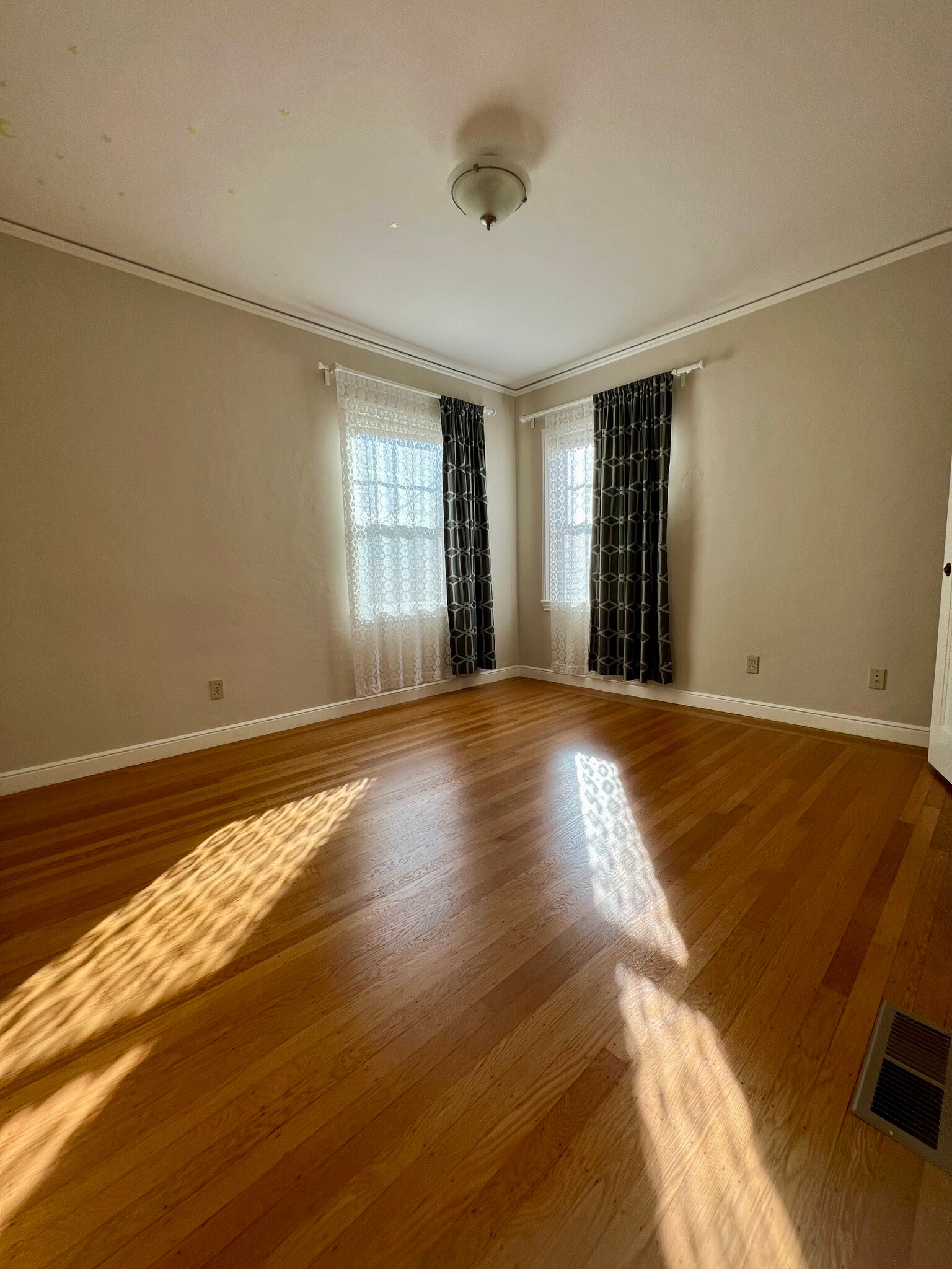 Building Photo - 127 22nd Ave