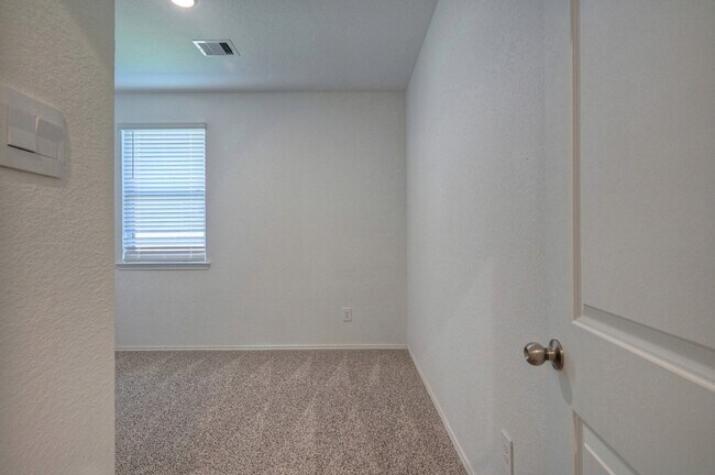 Building Photo - 31603 Zoe Pt