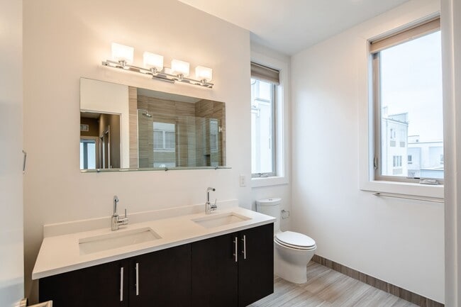 Building Photo - Northern Liberties Townhome with Parking