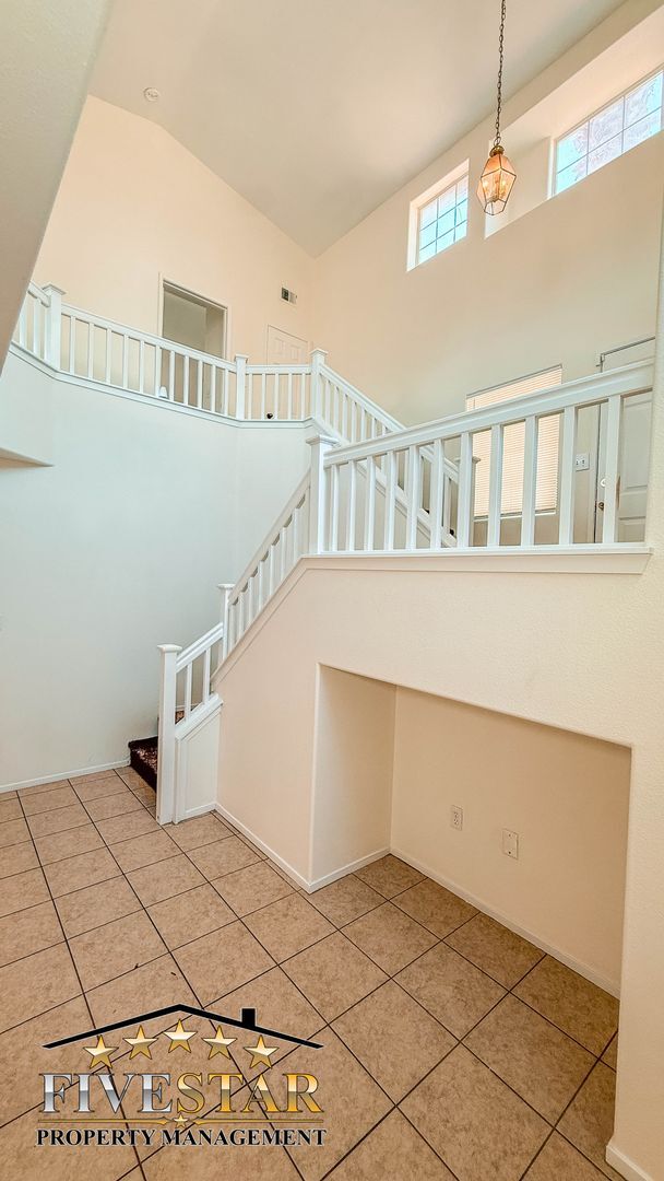 Building Photo - House for Rent in SouthWest Bakersfield