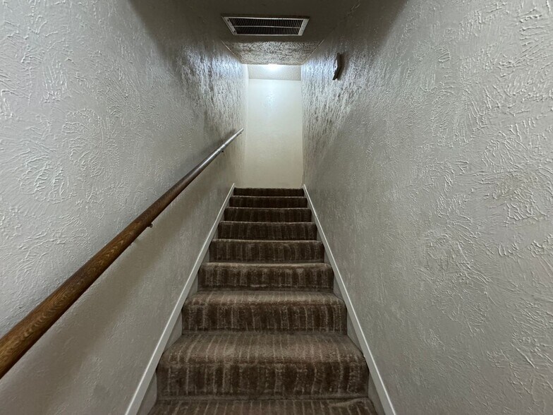Building Photo - 4501 Westcliff Rd