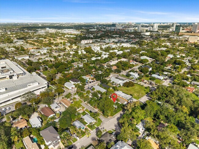 Building Photo - 230 SW 12th Ave