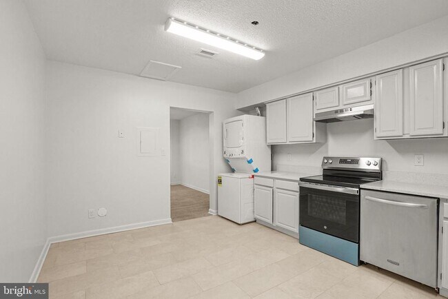 Building Photo - 3709 S George Mason Dr