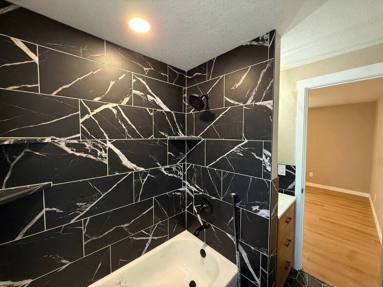 Building Photo - 39 Sunflower Rd