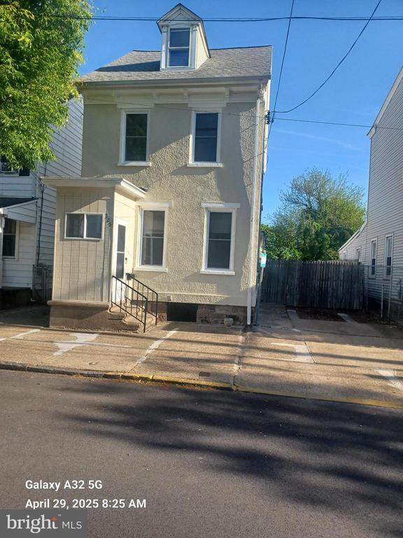 Primary Photo - 225 Otter St