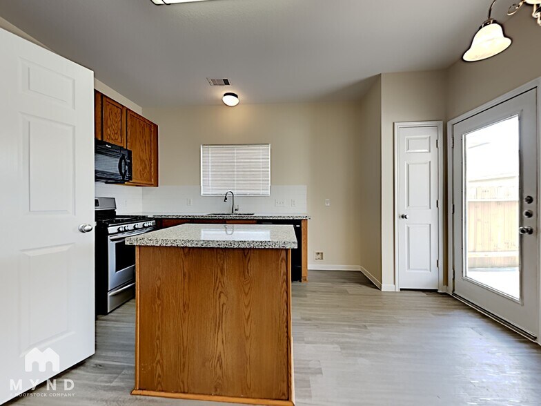 Building Photo - 21818 Grassy Hill Ln