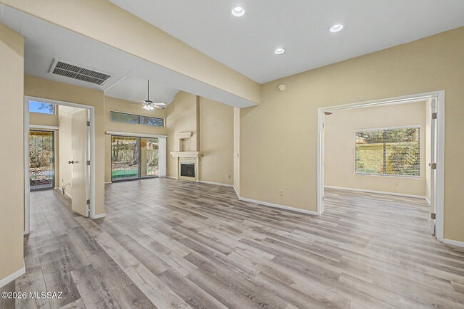 Building Photo - 5250 Woodspring Dr