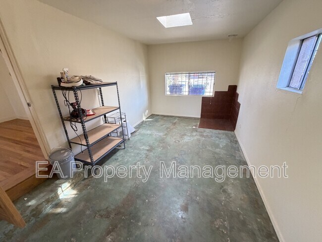 Building Photo - 921 Dartmouth Dr NE