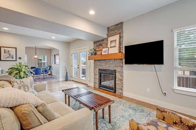 Building Photo - Beautiful mountain views from a Gold Hill Mesa corner lot with a hot tub!