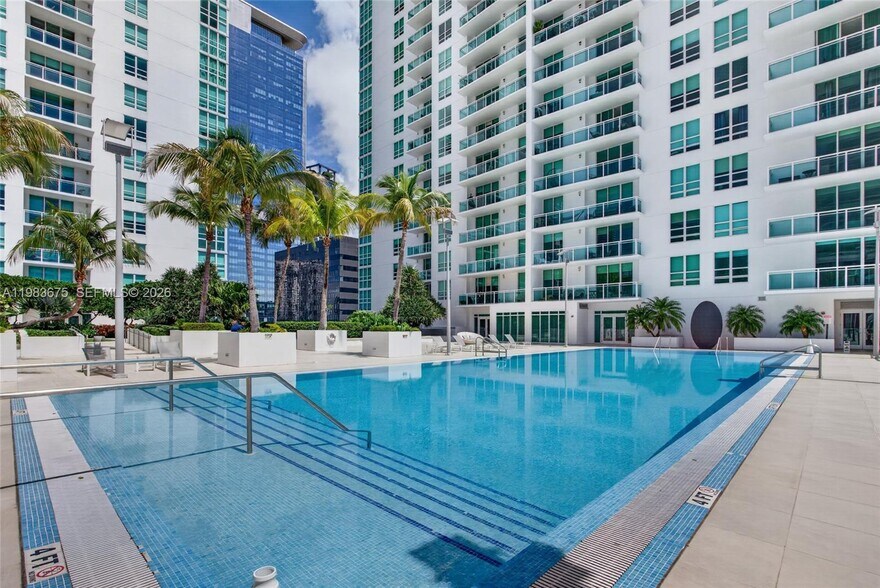 Building Photo - 950 Brickell Bay Dr