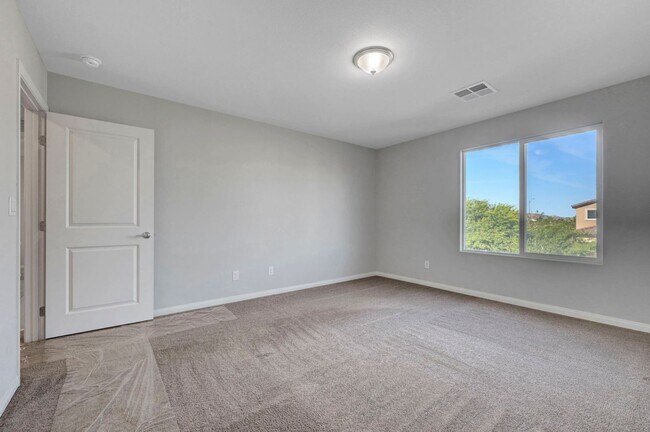 Building Photo - Gated community Located within the Valley Vista Master Plan. 4 Bed 3 Bath features and Open and i...