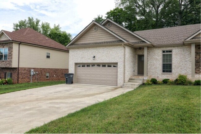 Building Photo - 301 Chase Dr