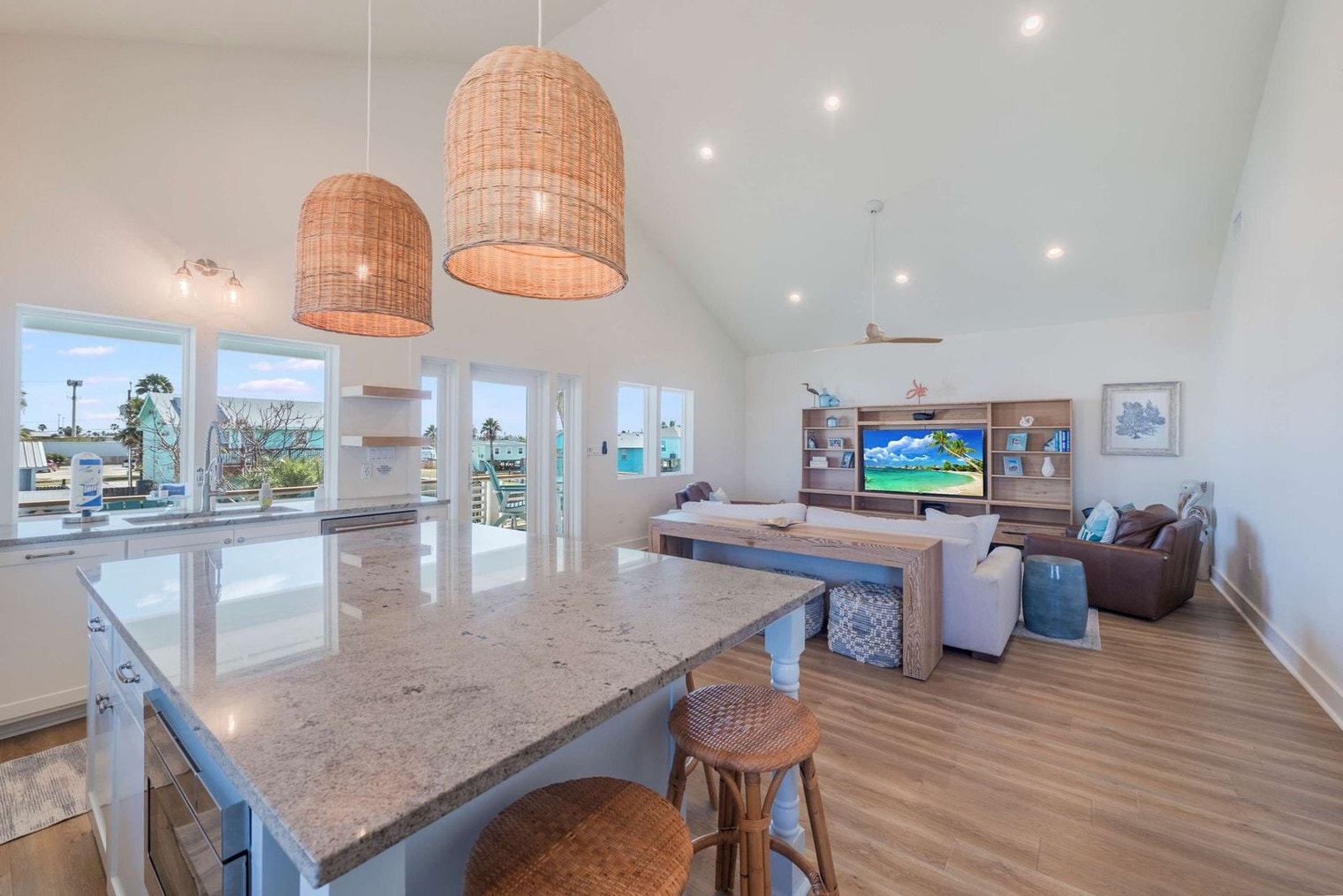 Building Photo - 119 6th St