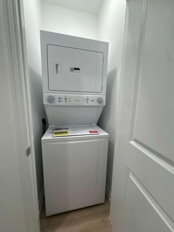 Building Photo - 4371 Vibernum Ave