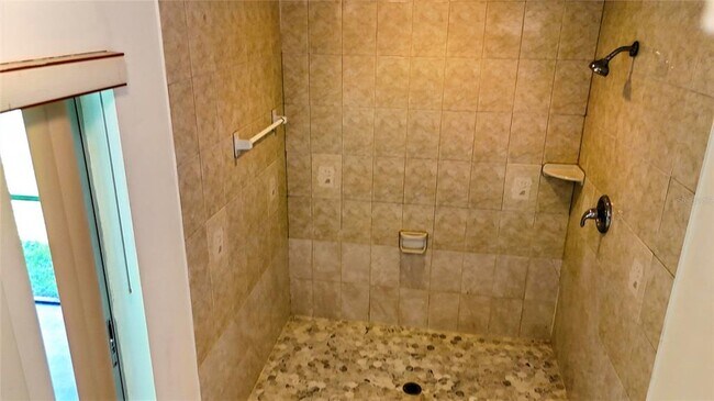 Building Photo - 3346 Mazur Dr