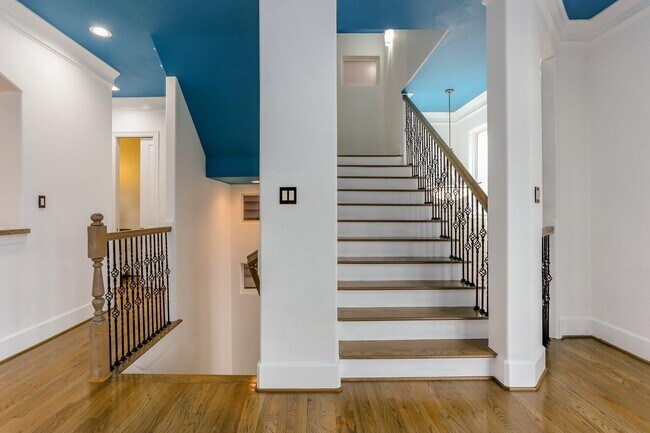 Building Photo - 306 Enid St