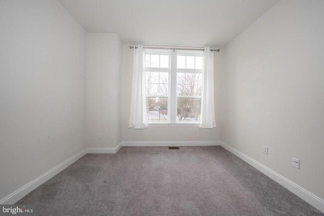 Building Photo - 220 Charles Ellis Dr