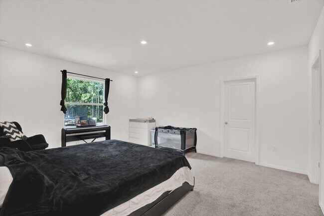 Building Photo - 18187 Macassar Rd