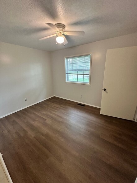 Building Photo - 717 Hillcrest Ave