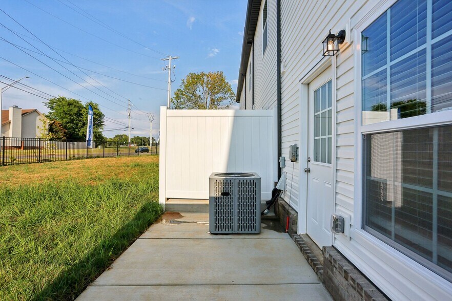 Building Photo - 2815 Trenton Rd