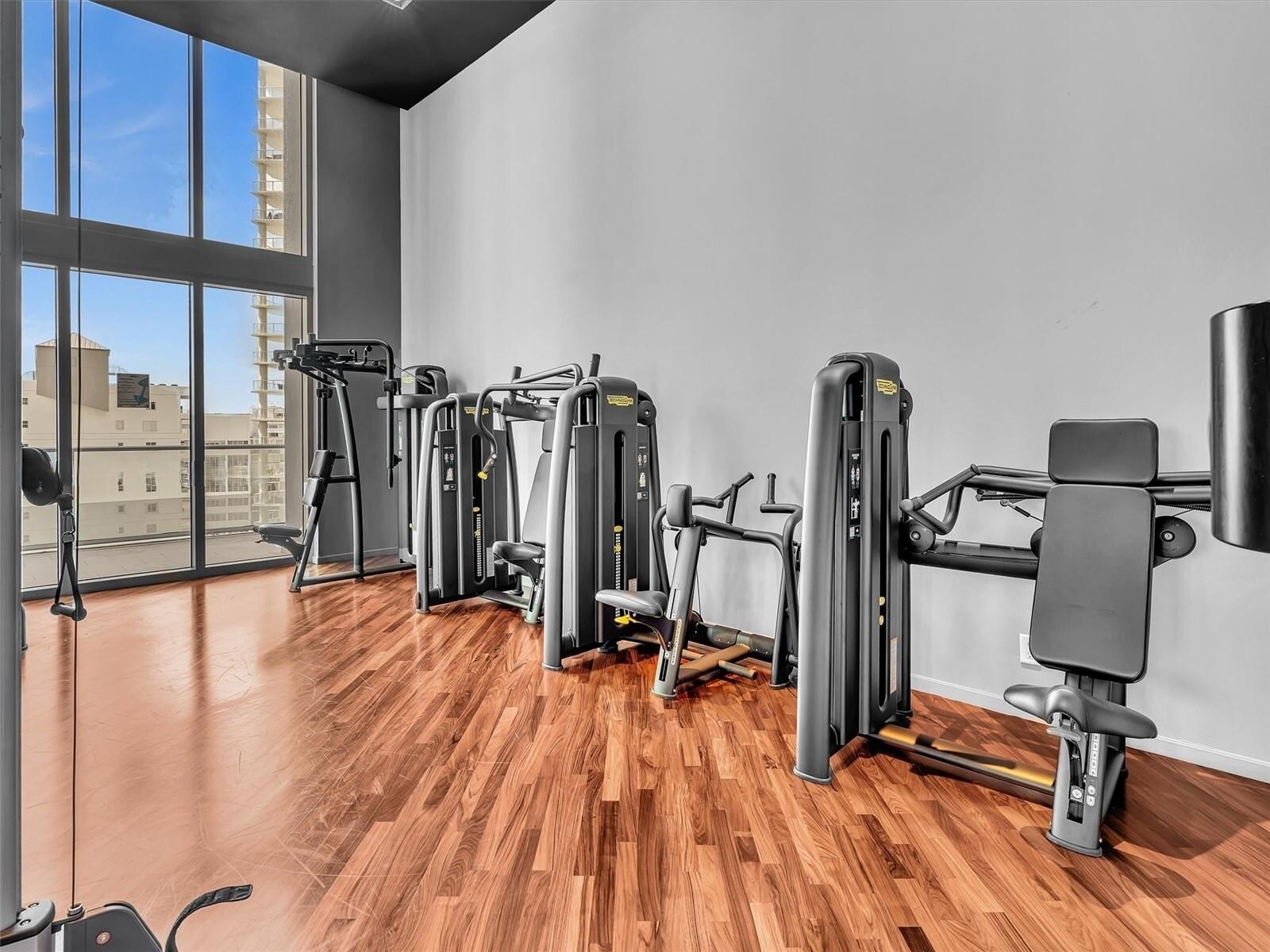 Building Photo - 1300 Brickell Bay Dr