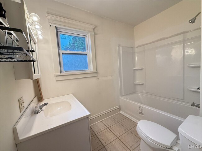 Building Photo - 56 E 5th St