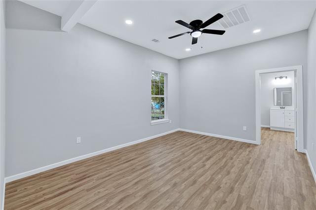 Building Photo - 323 W Cherry St