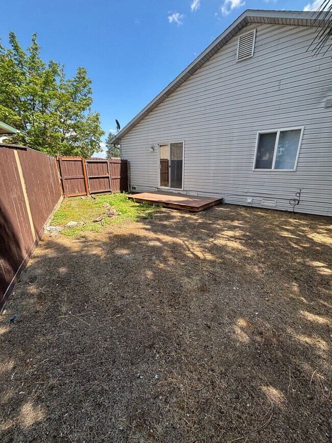 Building Photo - 211 N Lava