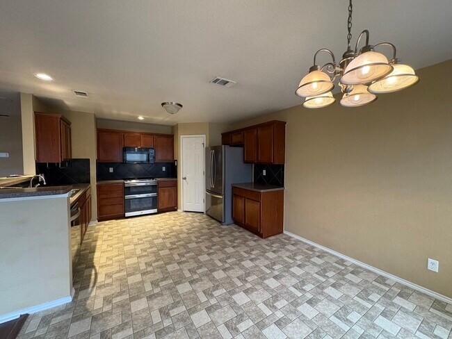 Building Photo - 2404 Griffin Dr