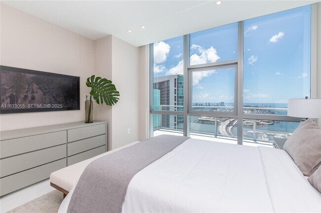 Building Photo - 851 NE 1st Ave