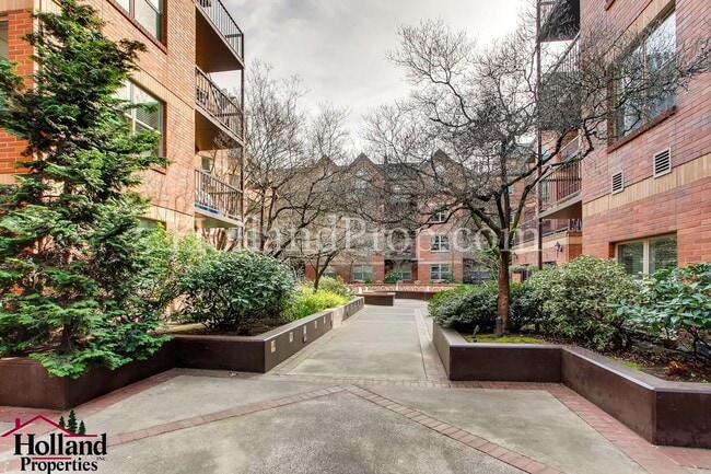 Building Photo - Modern 2-Bedroom Apartment in the Heart of Downtown NEW SUPER PRICE at $1,850!