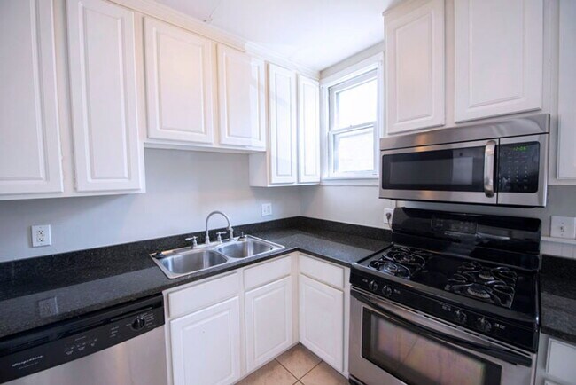 Building Photo - 512 S Lazelle St