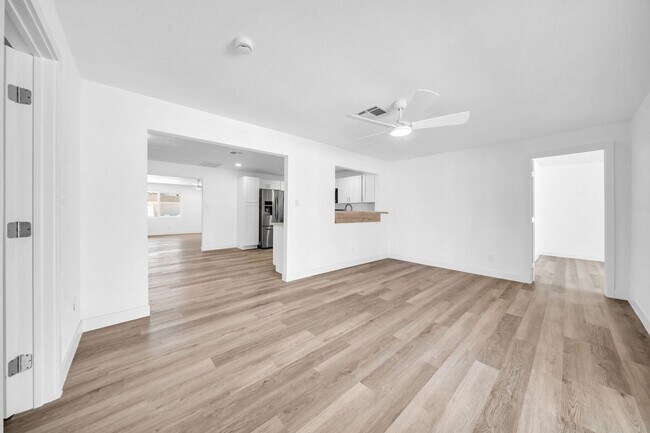 Building Photo - 3330 E Gelding Dr