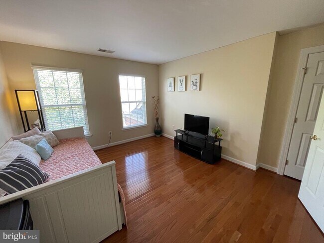 Building Photo - 513 Glenbrook Dr