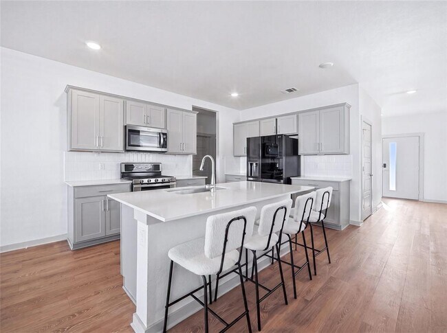 Building Photo - 515 Millbrook Blvd