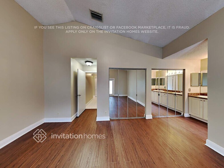 Building Photo - 4036 NW 5th Dr