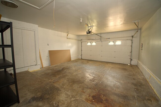 Building Photo - 5105 S Kingston Ave