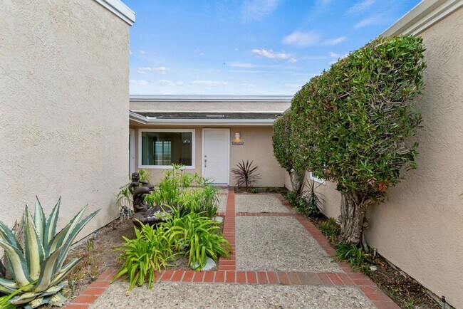 Building Photo - Charming 2 Bedroom Coastal Retreat with Pa...