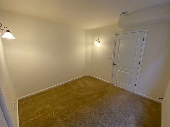 Building Photo - 241 Alder St