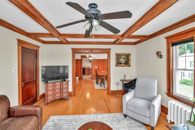 Building Photo - 404 Mt Auburn St