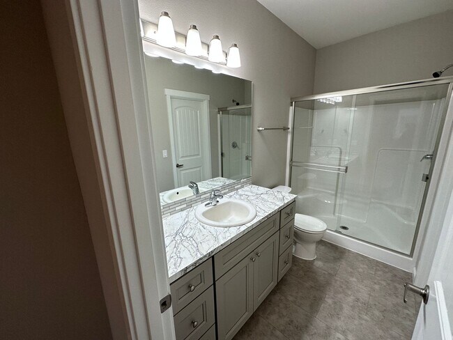Building Photo - 553
