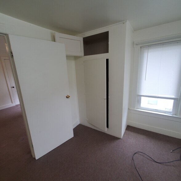 Building Photo - 178 S Branch St