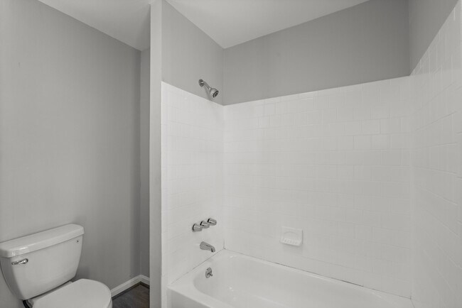 Building Photo - 112 W Mulberry St