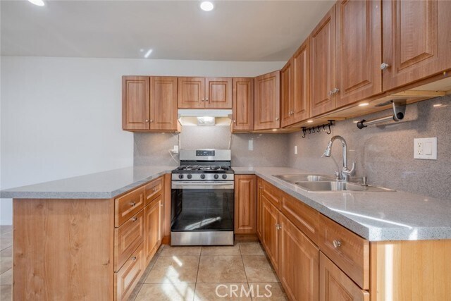 Building Photo - 10407 McClemont Ave