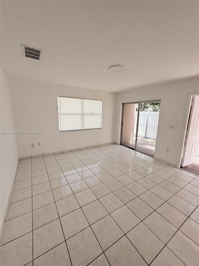 Building Photo - 2645 SW 28th Ct