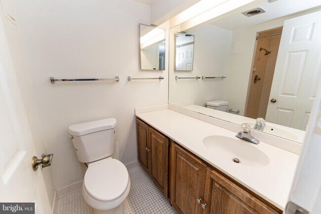 Building Photo - 227 Canal Park Dr