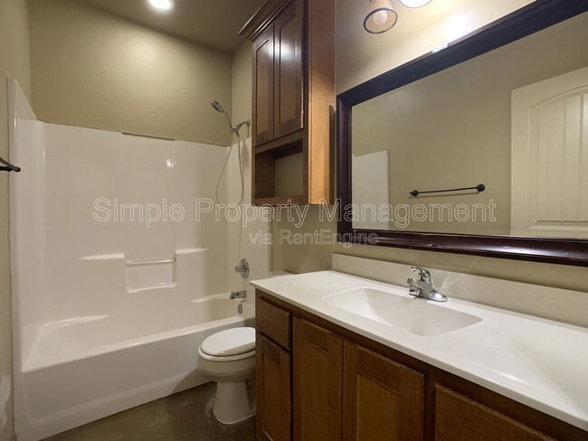 Building Photo - 14870 Gilbert St