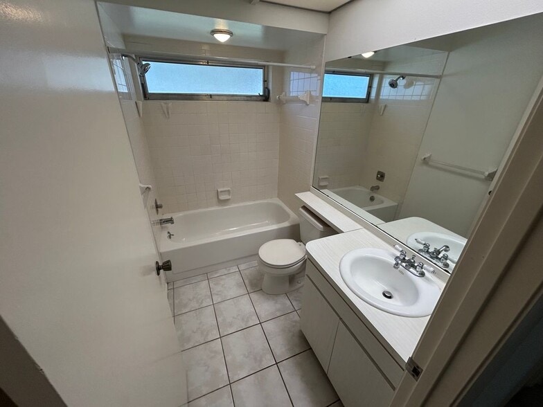 Building Photo - 1429 Dogwood Dr